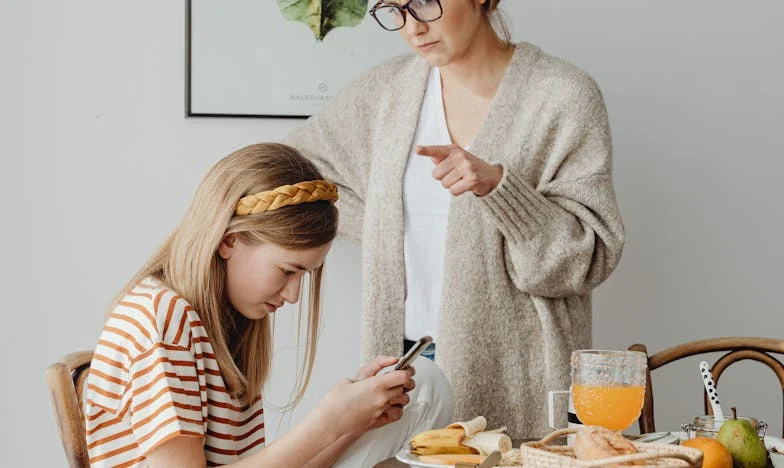 Między miłością a rozpaczą: Jak wygląda życie z własną matką, gdy masz 45 lat i nie możesz odejść