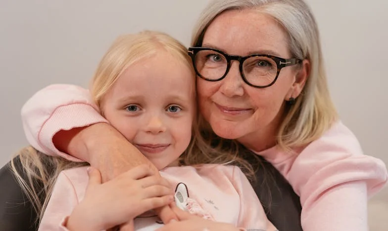 Moja córka przestała odbierać telefon. Gdy zobaczyłam jej paznokcie, zamarłam z przerażenia…