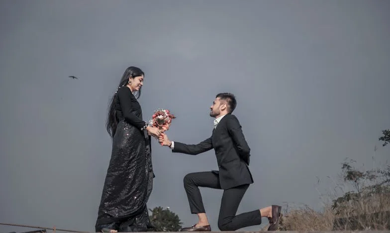 Na 60. urodziny odnalazłam swoją pierwszą miłość. To, co zobaczyłam za drzwiami, zmieniło wszystko...