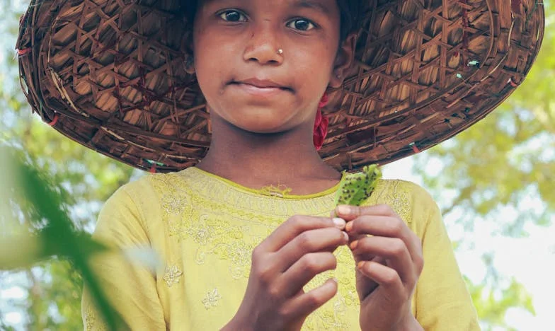 Nikt nie wytrzymał z nową żoną milionera – aż pojawiła się jedna pokojówka, która zrobiła niemożliwe. Moja historia o zemście, tajemnicy i sile przetrwania.