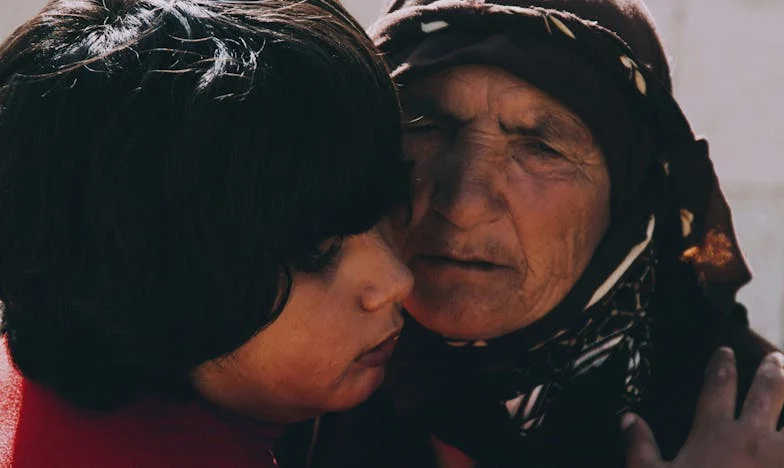 Telefon, który zmienił wszystko: Historia matki, dwóch córek i wyborów, które ranią na zawsze