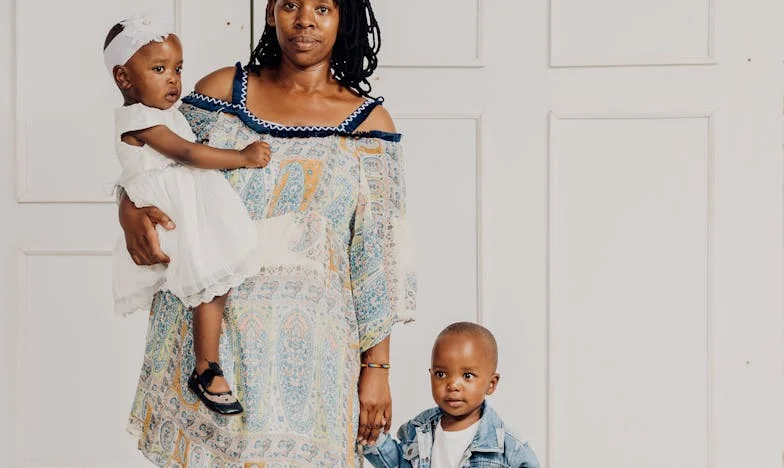 Między matką a teściową: Rozdarcie serca w cieniu małego miasta