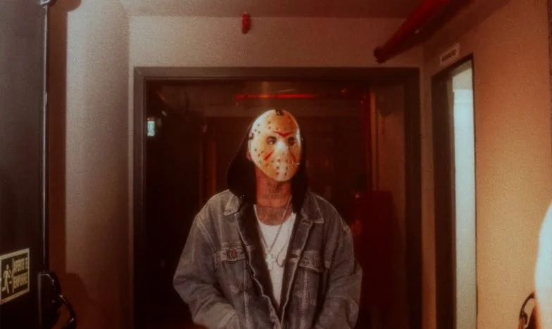 Niedzielne Naleśniki i Cienie Między Słowami