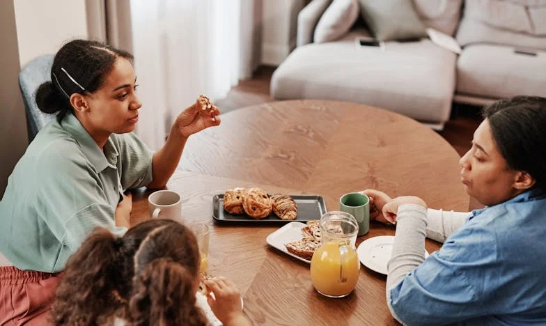 W cieniu teściowej: Dziennik polskiej synowej o cierpliwości, gniewie i rodzinnych granicach