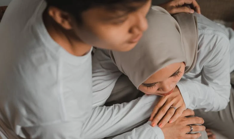 Gdy klasa staje się polem bitwy: Opowieść o Emilu, jego ojcu i milczeniu, które boli