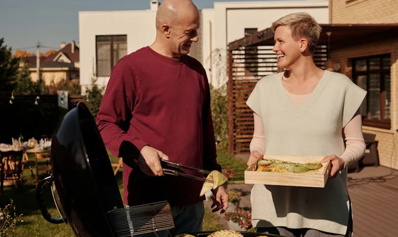 Kiedy teściowa zamieszkała z nami: Opowieść o granicach, miłości i zdradzie