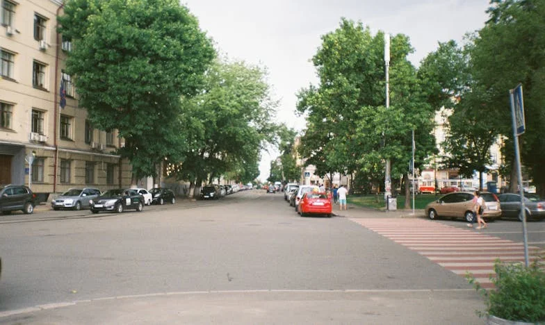 Między młotem a kowadłem: Jak przetrwałam konflikt z teściową