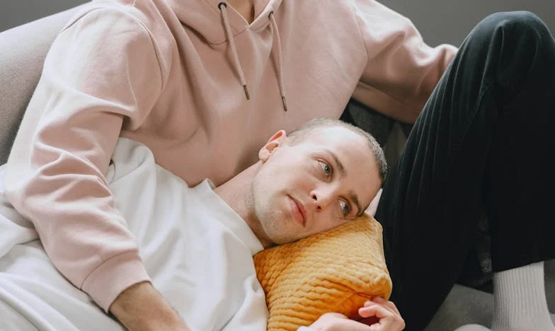 Pod jednym dachem z tyranem: Moja cicha walka o siebie i syna