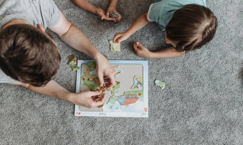 Sąsiadka powiedziała mi, że mój mąż przyprowadza do domu inną kobietę, kiedy mnie nie ma. Nie wiem, co robić.