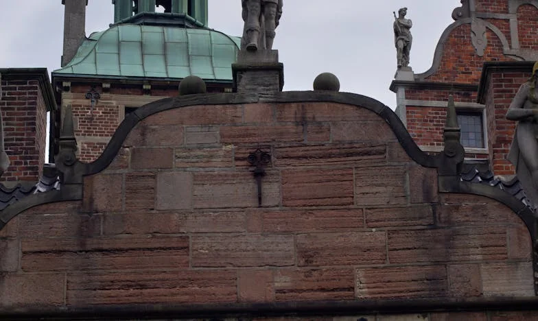 Sobota z rodziną, sernik i widelec w mojej dłoni