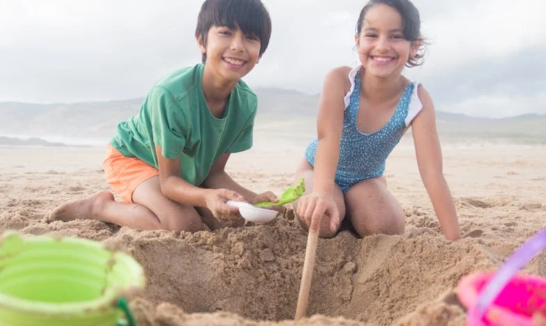 „Tata, ona przytrzymała moją rękę na kuchence…” – historia, która rozdziera serce każdego rodzica