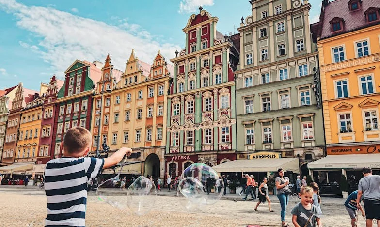 "To nie po to kupiliśmy ten dom..." – Jak rodzina mojego męża zamieniła moje życie w koszmar