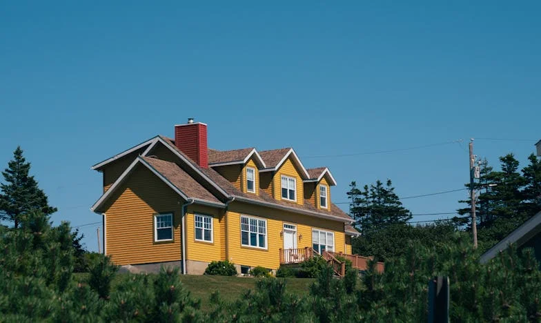 Dostałam tylko kopertę po śmierci męża. Dzieci zabrały wszystko – a ja musiałam walczyć o siebie.