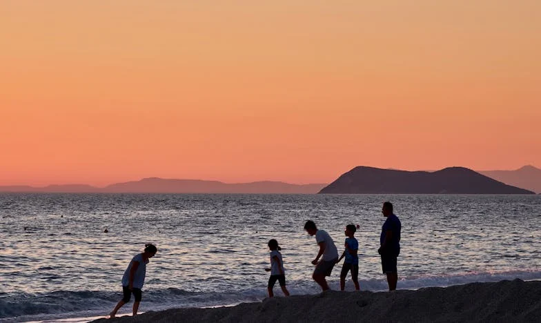 Kiedy Mama Wprowadza się do Naszego Domu: Walka o Spokój Rodziny