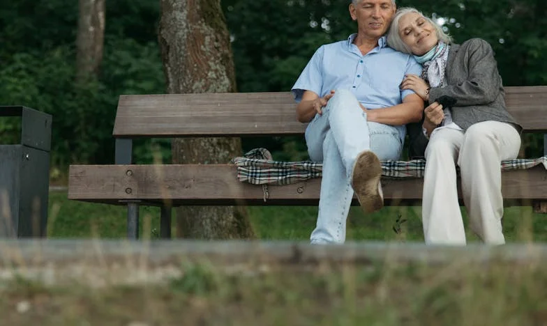 Kiedy Mąż Oblał Mnie Winem na Święta – Jego Matka Się Śmiała. Ale To, Co Zrobiłam Potem, Zszokowało Wszystkich