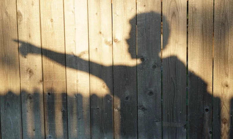 Kiedy Teściowa Zamieszkała z Nami: Opowieść o Niewypowiedzianych Napięciach