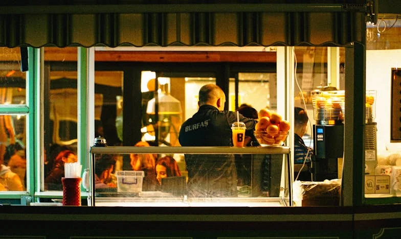 Mijn Man, De Schim In Ons Huis: Altijd Bij Zijn Moeder Of Verzonken In Zijn Werk
