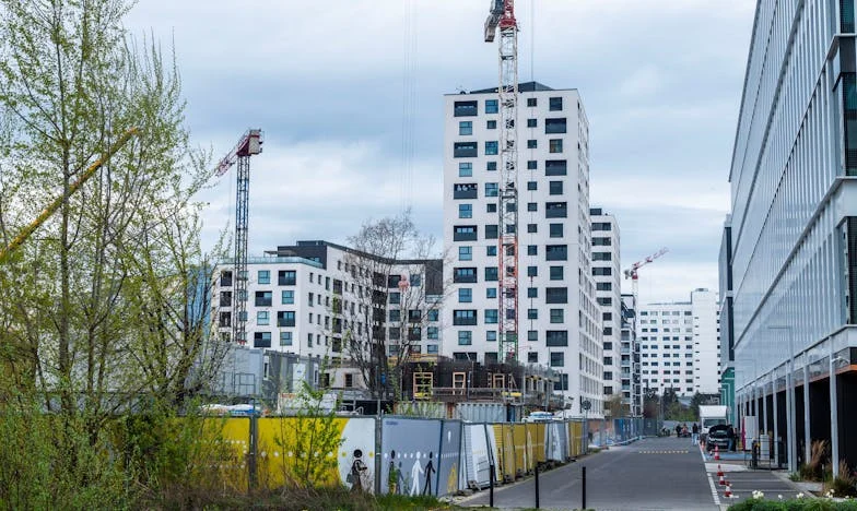 Mijn Zus, Mijn Spiegel: Hoe Liefde en Wantrouwen Ons Verdeelden