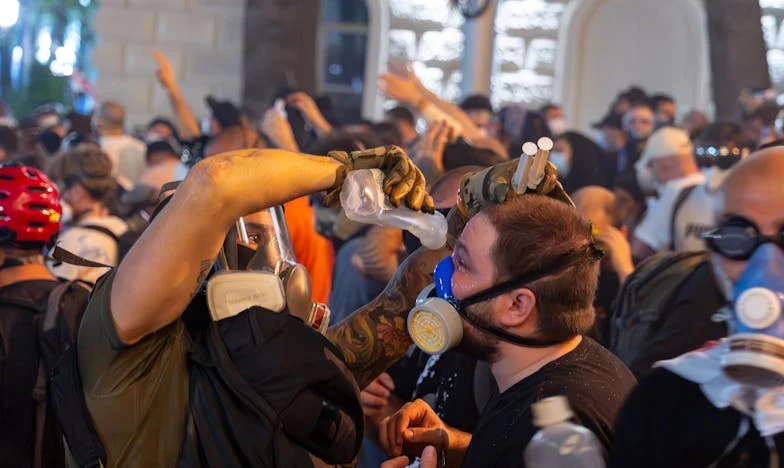 Verlaten met een zwangere schoondochter terwijl mijn zoon op zakenreis gaat: Het ontrafelen van hun sluwe plan