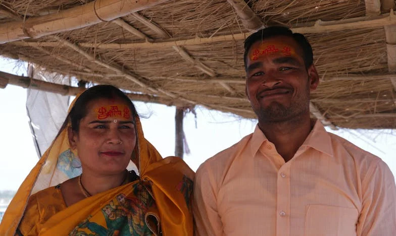 Zondagochtend Ontwaken: Een Familieontbijt vol Onuitgesproken Woorden