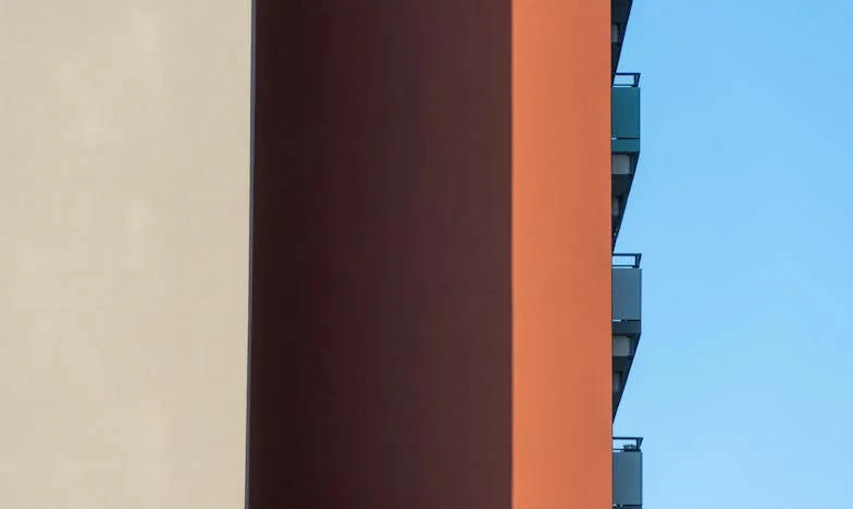 “Ja, ik heb de scheiding aangevraagd. Ik wil eindelijk mijn eigen leven leiden,” zegt 60-jarige Leah tegen haar dochter Aurora