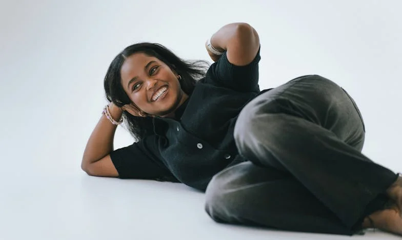 “Je waardeert ook nooit iets! We moeten sparen!” – Een moeder, een zoon, en de prijs van geluk