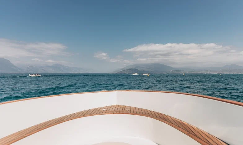 Kleine Afstand, Grote Kloof: Het Verhaal van Oma Els en Haar Kleindochter