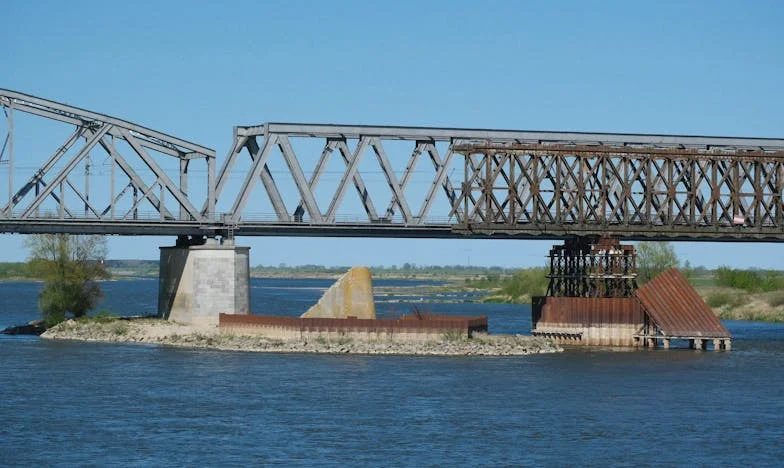 Onder één dak: Vluchten voor het verleden, vechten voor de toekomst