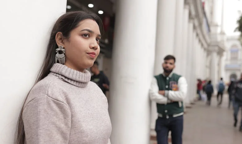 Tussen Twee Vuren: Wanneer Mijn Moeder en Schoonmoeder Mijn Leven Beheersen