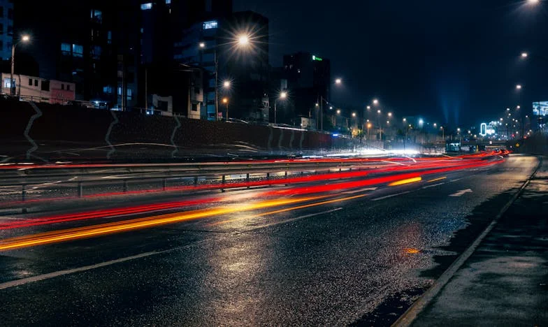 In de Schaduw van Minachting: Een Dochter op Zoek naar Haar Stem