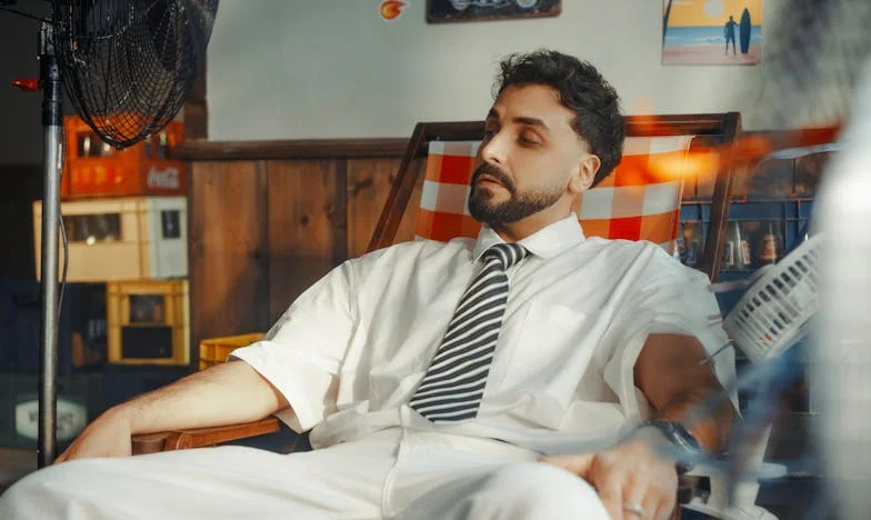 Op de dag van mijn dochters bruiloft fluisterde een onbekende vrouw: 'Laat hem haar niet pijn doen. Zoals hij mij heeft gedaan.'