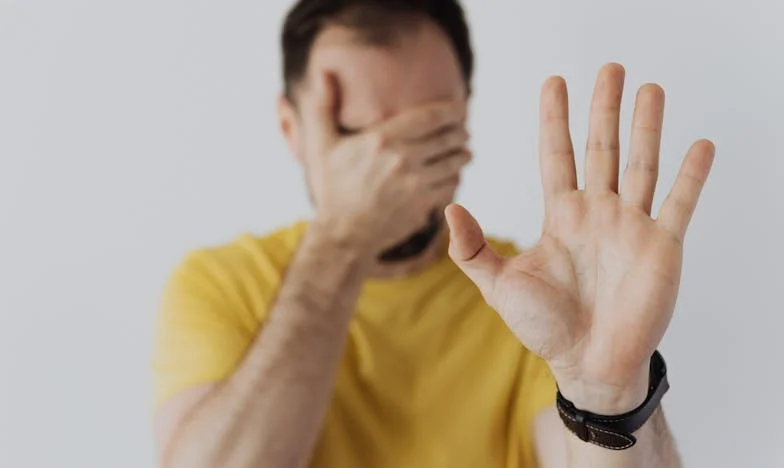 Schuilen op kantoor: Mijn vlucht voor het thuisfront