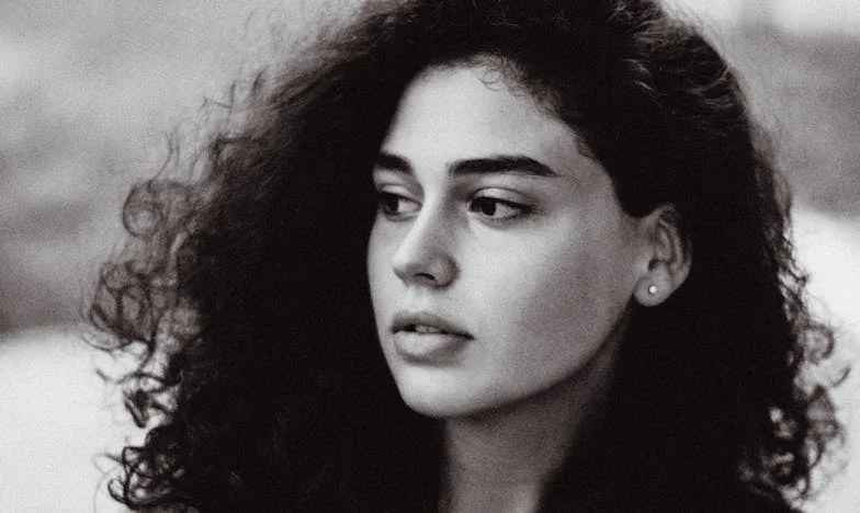 Tussen Stilte en Waarheid: Een Moederhart in Tweestrijd