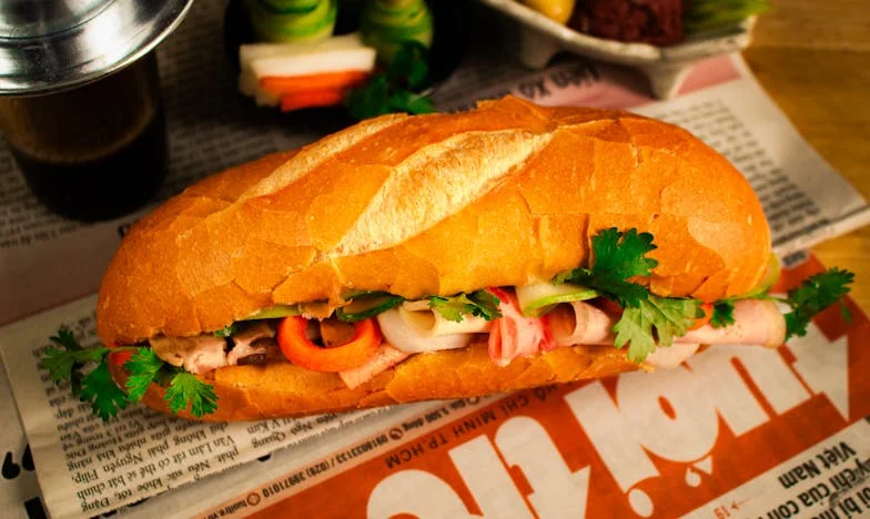 Twee Geboorten, Eén Schaduw: Mijn Leven Tussen Liefde en Geheimen