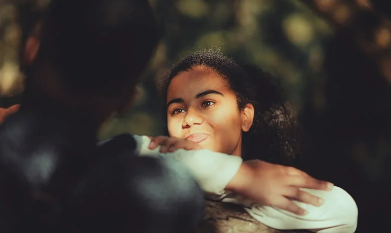 Vijf jaar geleden leenden mijn schoonouders een groot bedrag. 'Laten we het kwijtschelden,' zegt mijn man. Maar mijn moeder vindt dat we hen eraan moeten herinneren.