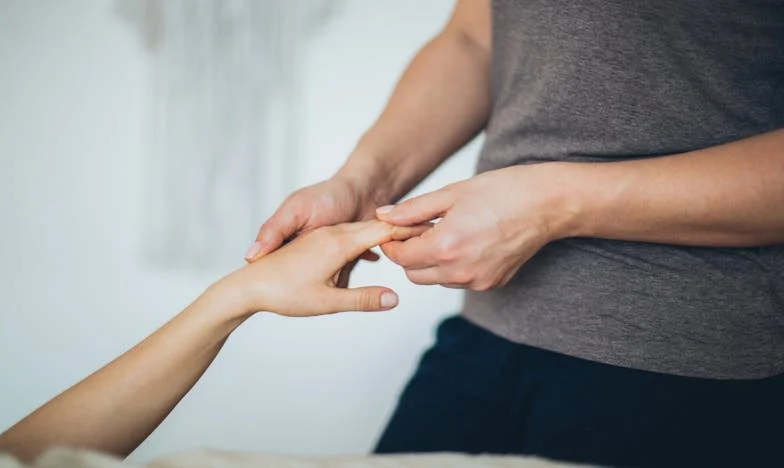 “Waarom zie je niet dat hij niet goed voor je is?” – Hoe ik mijn moeder moest loslaten om mezelf te vinden