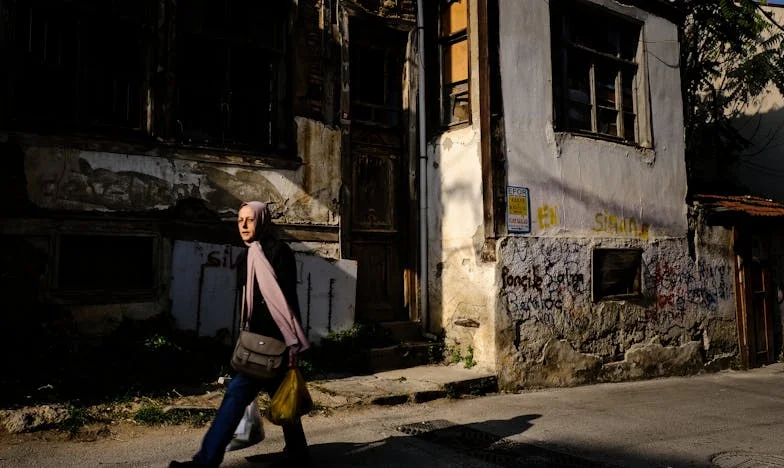 Mijn Pensioen, Hun Onverschilligheid: Een Moederhart Gebroken aan de Keukentafel