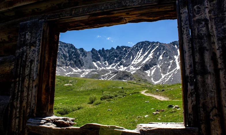 Onder Eén Dak met Mijn Schoonvader: Mijn Stil Gevecht