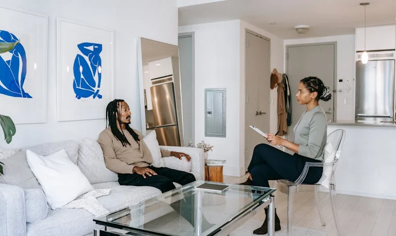 De Schaduw van het Verleden: Mijn Schoonmoeder en Mijn Zoon