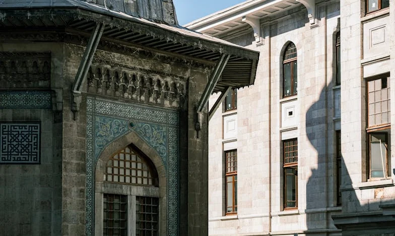 Het Geheim Achter de Muur: Mijn Nieuwe Huis, Mijn Nachtmerrie