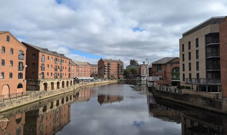 Onverwachte gasten: Toen de dochter van mijn man met haar kinderen en koffers voor mijn deur stond