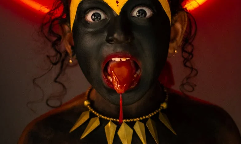 Dertig Jaar Liefde, Eén Nacht Vol Geheimen: Het Verhaal van Ela