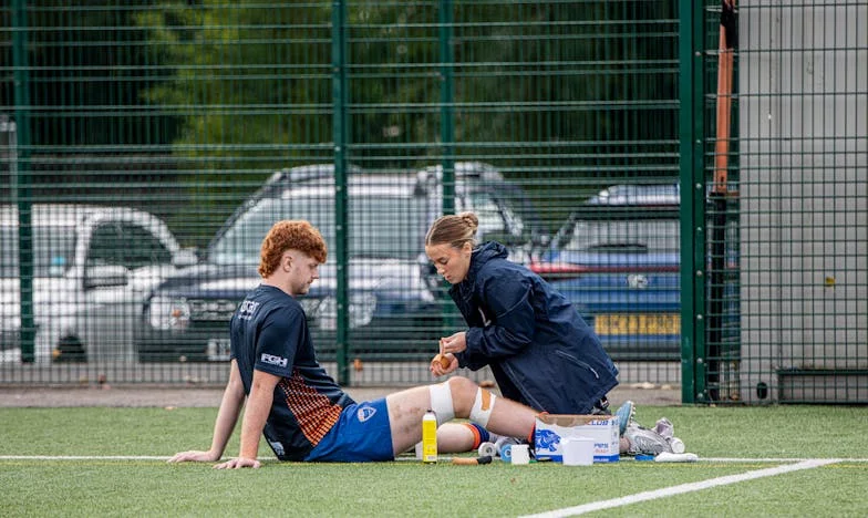Oude vriendschappen roesten niet, maar soms doen ze het meeste pijn