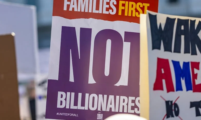 Van Stilte naar Stem: Mijn Leven Tussen de Scherven van Familie