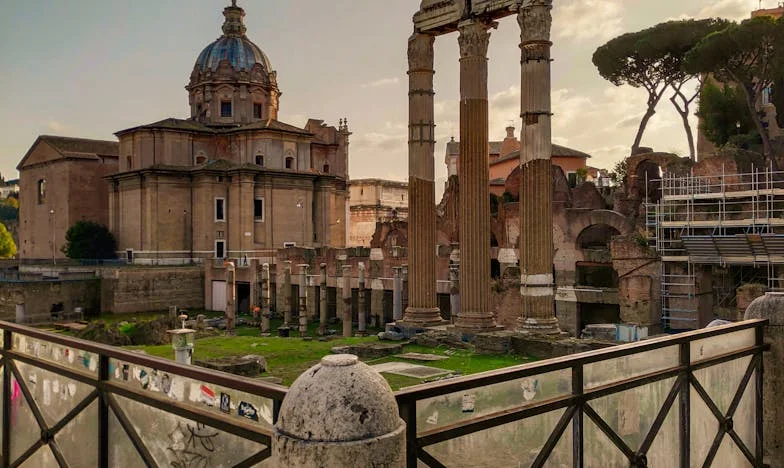 Afgedankt als een kapot voorwerp: Het verhaal van een meisje uit het pleeghuis en de vrouw die haar niet kon vergeten