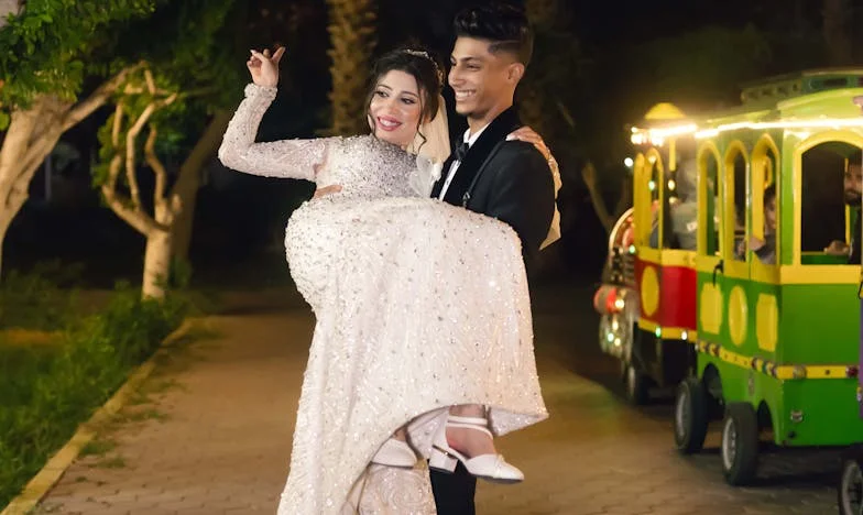 Het Onuitgesproken Conflict: Toen Mijn Ouders Ons Thuis Uitnodigden