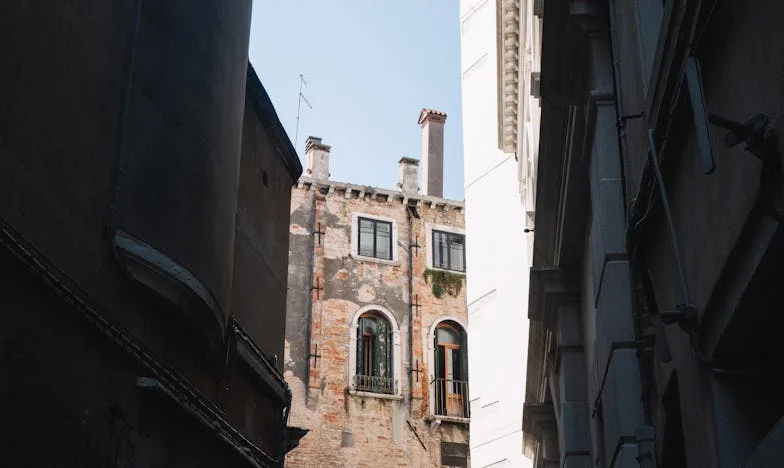 Ontbijt voor een dakloze — Onverwachte gasten op mijn bruiloft