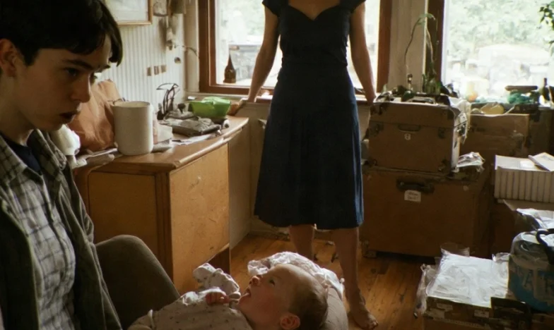 „Pak je je koffers en trek in!“ – Hoe mijn schoonmoeder mijn leven overnam na de geboorte van onze dochter