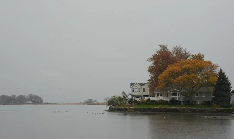 Toen mijn schoonmoeder zei: 'Jij neemt de hypotheek.' – Ik pakte mijn koffers en ging terug naar mijn moeder