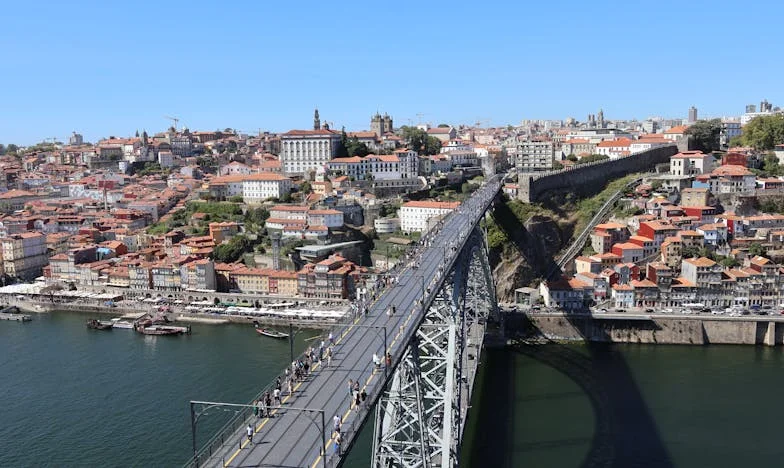 De brief die alles veranderde: Het verhaal van een Nederlandse familie en hun geadopteerde dochter